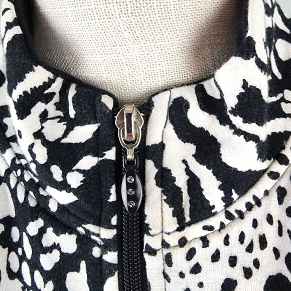 KORET WOMENS VEST BLACK AND WHITE GEO PATTERN SIZE MEDIUM - Picture 3 of 7